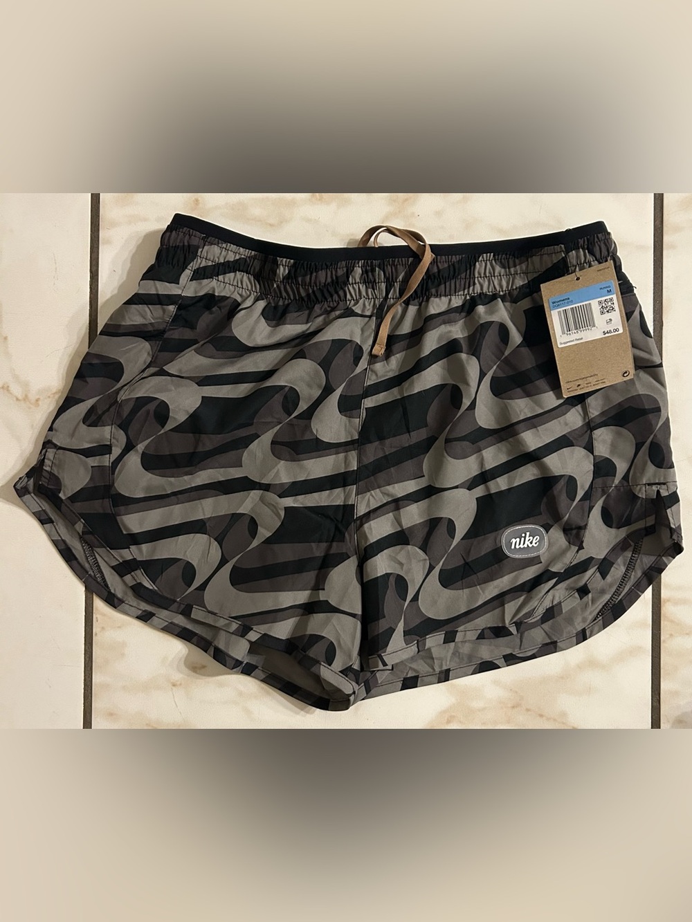 Nike Women’s Black & Gray Wavy Print Athletic Shorts